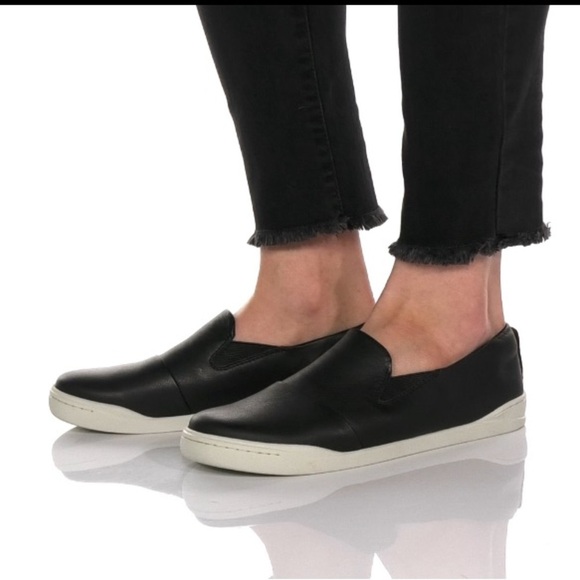 New SoftWalk Comfort Black Leather Slip-on Alexandria Sneaker sz 8.5 - Picture 1 of 11